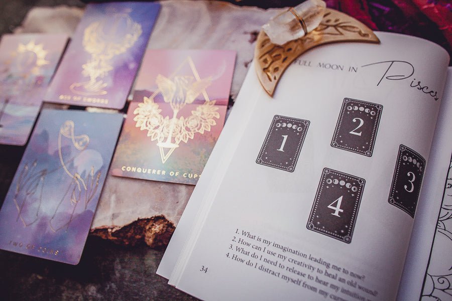 Cosmic Guidance Book of Astrological Tarot Spreads - Bella deLuna
